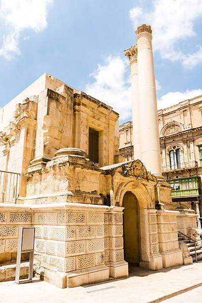 istock Pjazza teatru Rjal 613315726