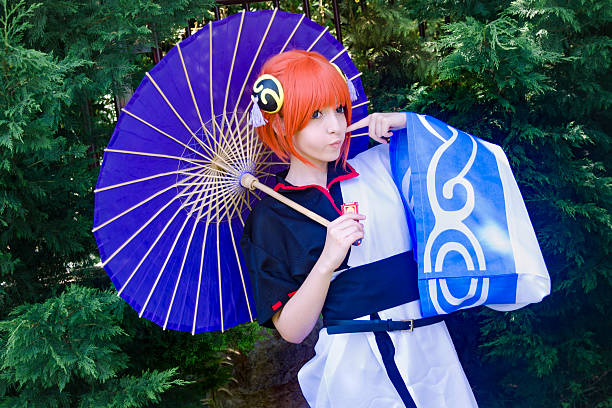 gintama kagura traje cosplay participantes chica en la foto. - cosplay de anime fotografías e imágenes de stock