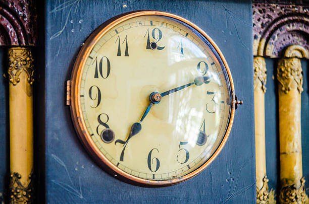 old vintage classic sheld clock old vintage classic sheld clock sheld stock pictures, royalty-free photos & images