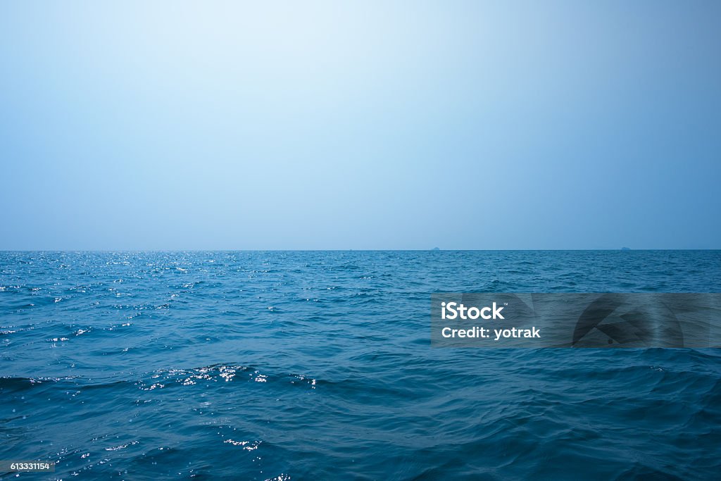 Beau paysage marin sous ciel bleu - Photo de Mer libre de droits