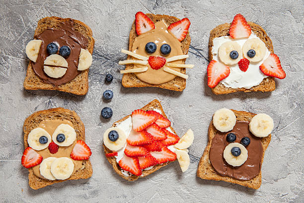 istock Funny animal faces toasts 613335408