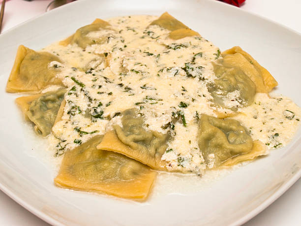 istock Ravioli with creamy spinach sauce 613346040
