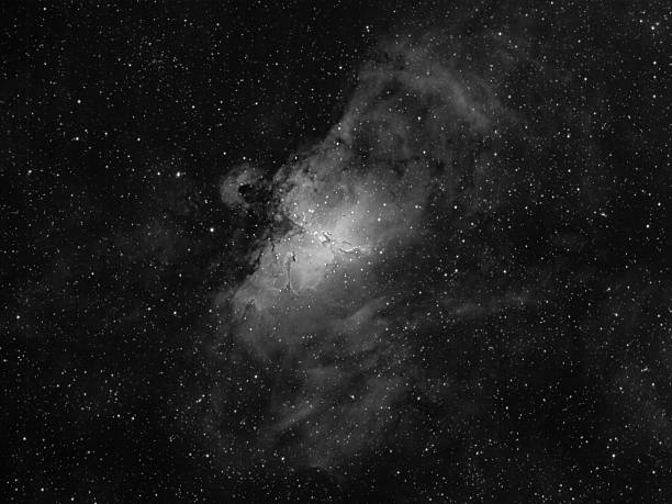 nebulosa del águila m16 - nebulosa del águila fotografías e imágenes de stock