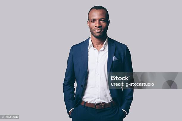 Joven Y Atractiva Foto de stock y más banco de imágenes de Hombres - Hombres, Africano-americano, Afrodescendiente