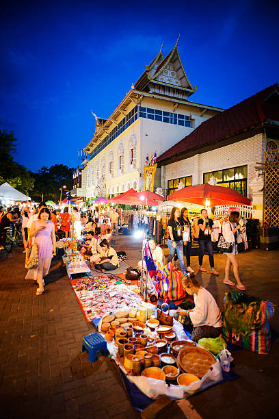 domingos a street market  - selling merchandise craft thailand fotografías e imágenes de stock