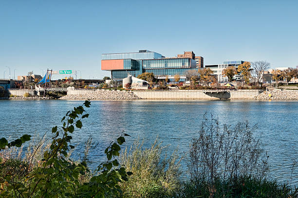 galeria sztuki współczesnej remai w saskatchewan w saskatoon - south saskatchewan river zdjęcia i obrazy z banku zdjęć