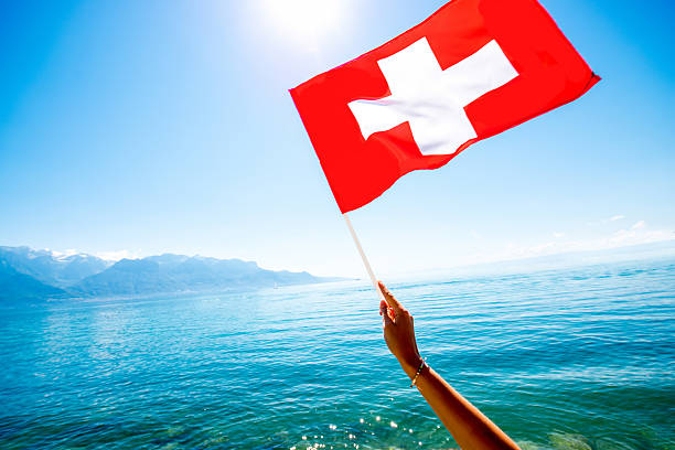 istock Swiss flag on the lake background 613550152