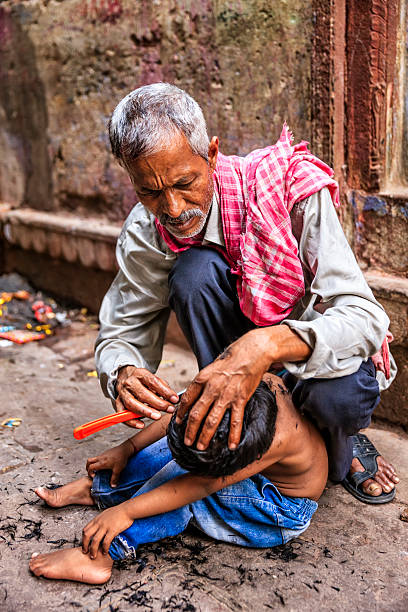 India Varanasi Street Barber Stock Photos, Pictures & Royalty-Free Images -  iStock