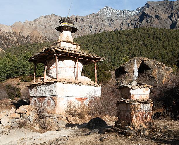 リングモガオン - フォクスタンドトレッキング - ローワードルポ - ネパール西部の村 - mountain himalayas india cabin ストックフォトと画像