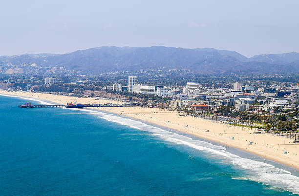 santa monica state beach - santa monica beach california house stock-fotos und bilder