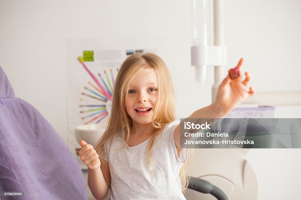 kleines Mädchen beim Zahnarzt - Lizenzfrei Kind Stock-Foto
