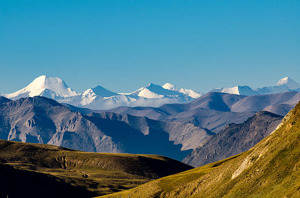 himalaias montanhas, o tibete - mt pumori imagens e fotografias de stock