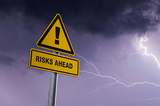 リスク先 - lightning storm natural disaster cloud ストックフォトと画像