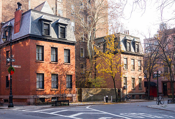 scena di greenwich village street a manhattan new york city - new york city manhattan built structure urban scene foto e immagini stock