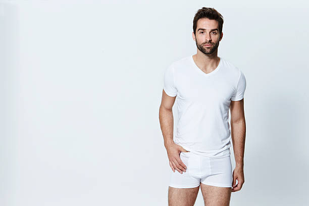 facet w białych majtkach - underwear men t shirt white zdjęcia i obrazy z banku zdjęć