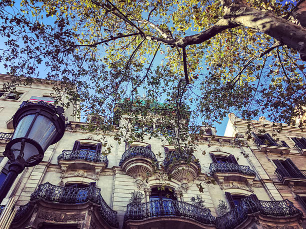 barcelona-architektur - passeig de gracia stock-fotos und bilder