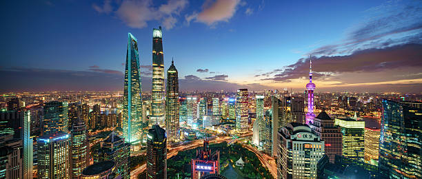 shanghai skyline sunset - shanghai the bund china night fotografías e imágenes de stock