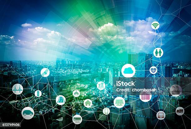 Foto de Cidade Inteligente E Internet Das Coisas Vários Dispositivos De Comunicação e mais fotos de stock de Internet das Coisas