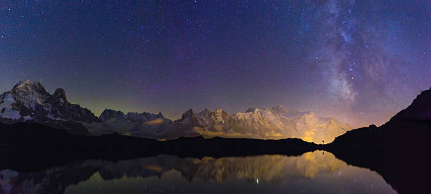 mont blanc night - white lake imagens e fotografias de stock