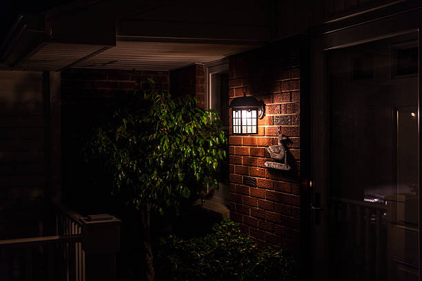 colonial home entrance front porch warm evening welcome - alpendre imagens e fotografias de stock