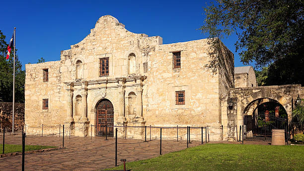 istock Historic Alamo in San Antonio, Texas 613878766