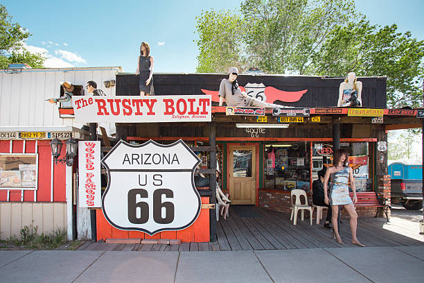 magasin route 66 - road trip sign journey route 66 photos et images de collection