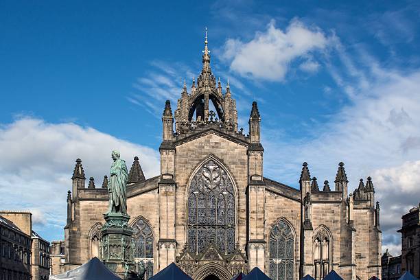 istock Royal Mile, Edinburgh - Scotland 613896058