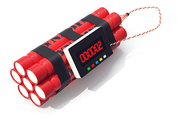 bomba rossa dinamite tnt con timer isolato su bianco - beat the clock flash foto e immagini stock