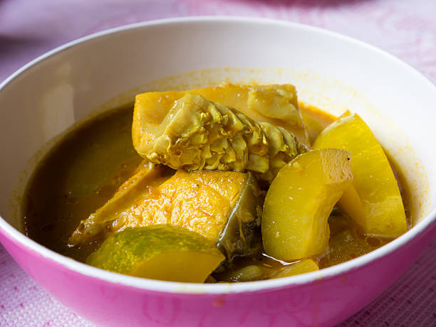 caldo e aspro con pesce e melone invernale - white gourd foto e immagini stock