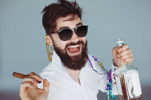 bebida homem a divertir-se em festa selvagem - hard drink imagens e fotografias de stock
