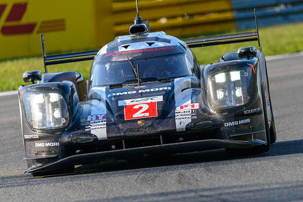 porsche 919 híbrido carro de competição no spa francorcahmps - fia imagens e fotografias de stock