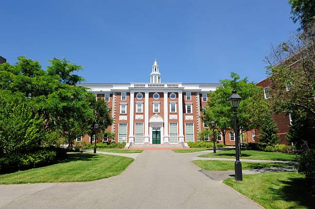 harvard business school bloomberg center - bloomberg photos et images de collection