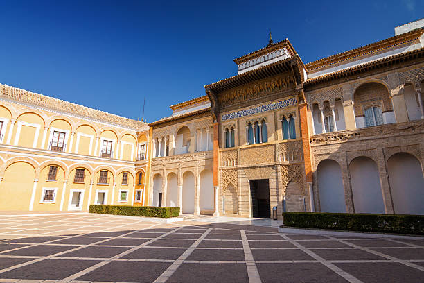 intérieur du palais de l’alcazar, province d’andalousie. - seville sevilla alcazar spanish culture photos et images de collection