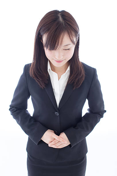 businesswoman bowing - bowing imagens e fotografias de stock