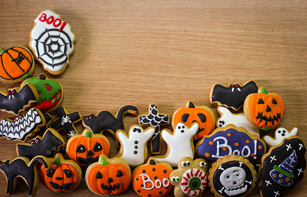 istock Fresh halloween gingerbread cookies 614207096