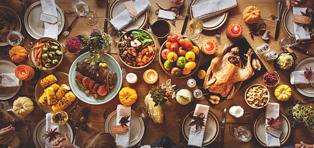 celebrazione del ringraziamento tradizionale cena impostazione concep - thanksgiving table setting autumn foto e immagini stock