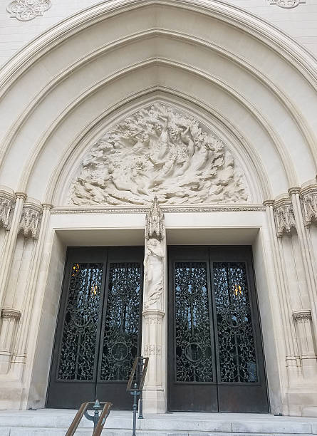 istock The National Cathedral portal 614231170