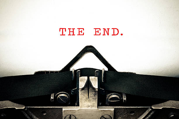 typewritter com a frase the end - letter e typewriter typebar typewriter key - fotografias e filmes do acervo