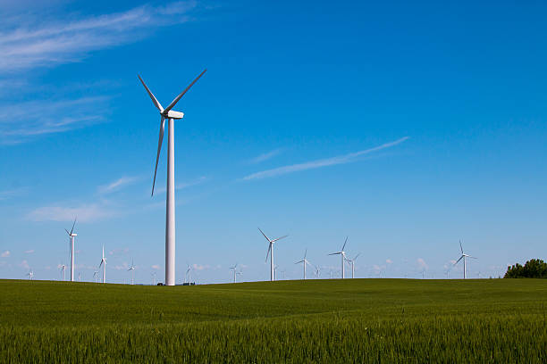 niebieska sky turbina wiatrowa - illinois farm wind wind power zdjęcia i obrazy z banku zdjęć