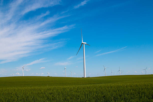 niebieska sky turbina wiatrowa - illinois farm wind wind power zdjęcia i obrazy z banku zdjęć