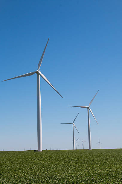 niebieska sky turbina wiatrowa - illinois farm wind wind power zdjęcia i obrazy z banku zdjęć