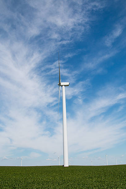 niebieska sky turbina wiatrowa - illinois farm wind wind power zdjęcia i obrazy z banku zdjęć