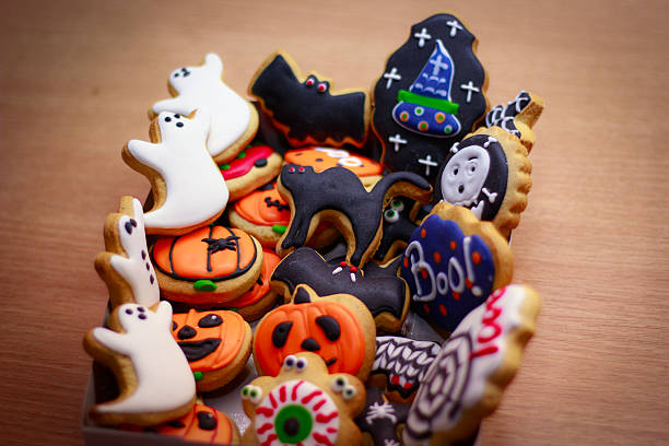 istock Fresh halloween gingerbread cookies 614309524
