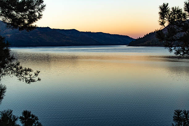 Nascer do sol no Lago Vallecito - foto de acervo