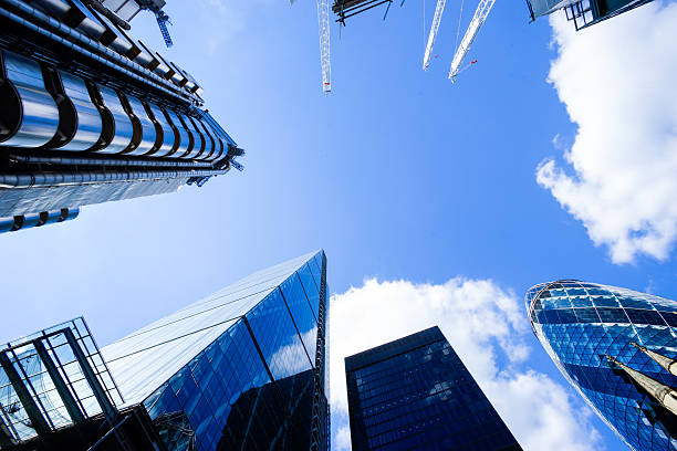 istock Business office building in London, England 614319284