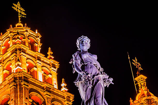 istock Paz Peace Statue Our Lady Basilica Night Guanajuato Mexico 614320570