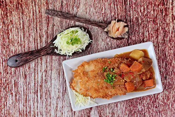 Photo of Fried dolly fish in yellow curry.