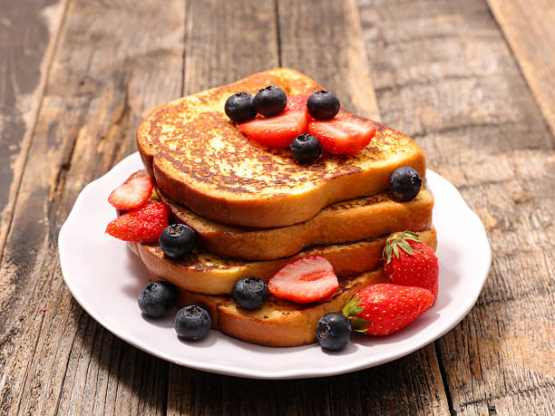 pan tostado con baya francesa - french toast breakfast food fruit fotografías e imágenes de stock