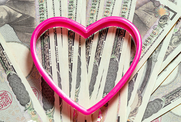 istock Heartmark on the japanese yen bills 614404312