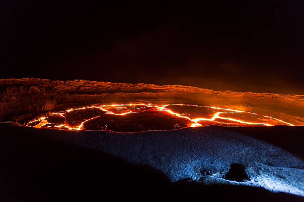 éruption du volcan erta ale, éthiopie - lava lake photos et images de collection